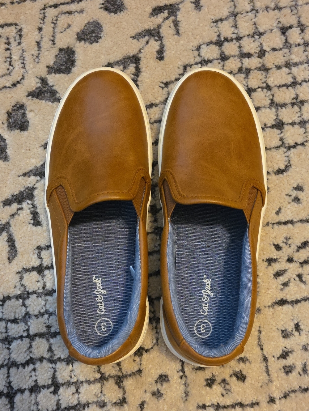 Cat & Jack Boys Size 3 Tan Slip-On Sneakers — Casual Shoes